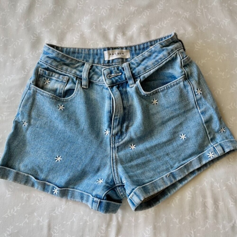 Pacsun Denim Raining Daisy 100% Cotton Floral Mom Shorts Light Blue